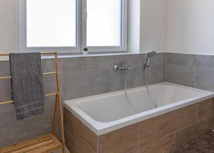 F13 Διαμέρισμα *